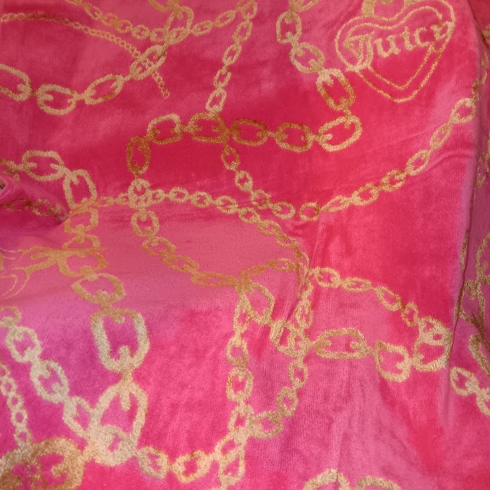 Juicy Couture Pink and Gold Bath Towel 54x28 - Picture 5 of 5